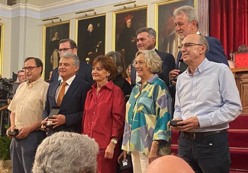 La rectora amb membres de Motiva i altres membres de la UV